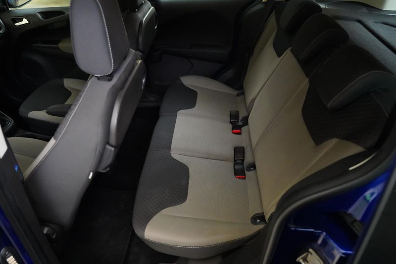 Ford Tourneo Courier - fotka 20 z 21