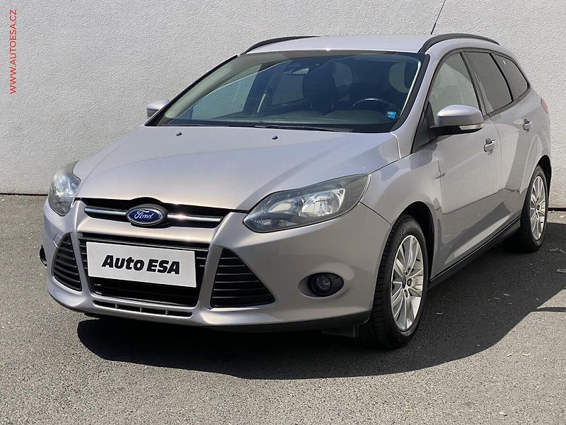 Ford Focus (2011) 1.6i, AC, temp, tažné - fotka 3 z 17