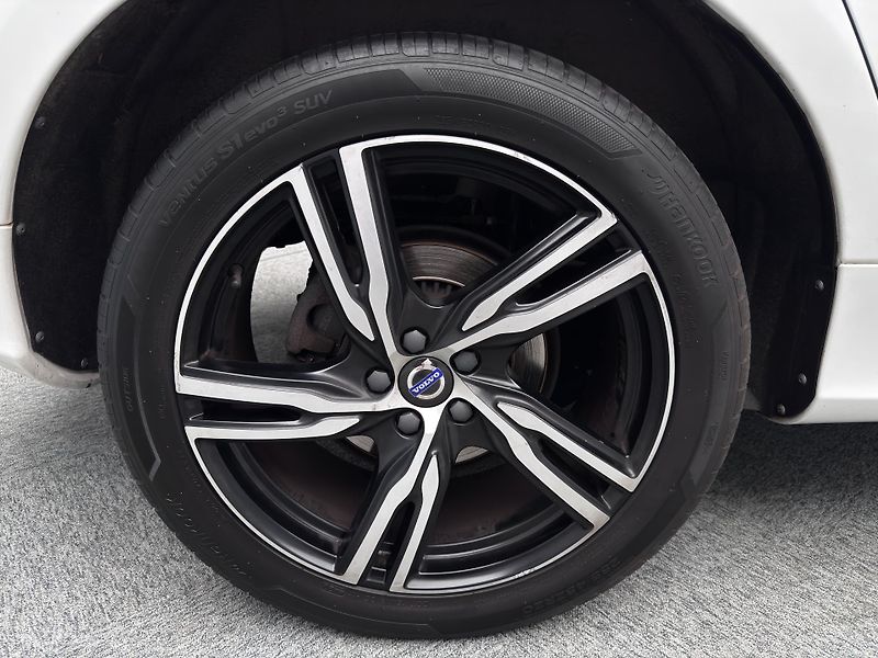 Volvo XC60 D4 R-DESIGN AUT - fotka 46 z 46