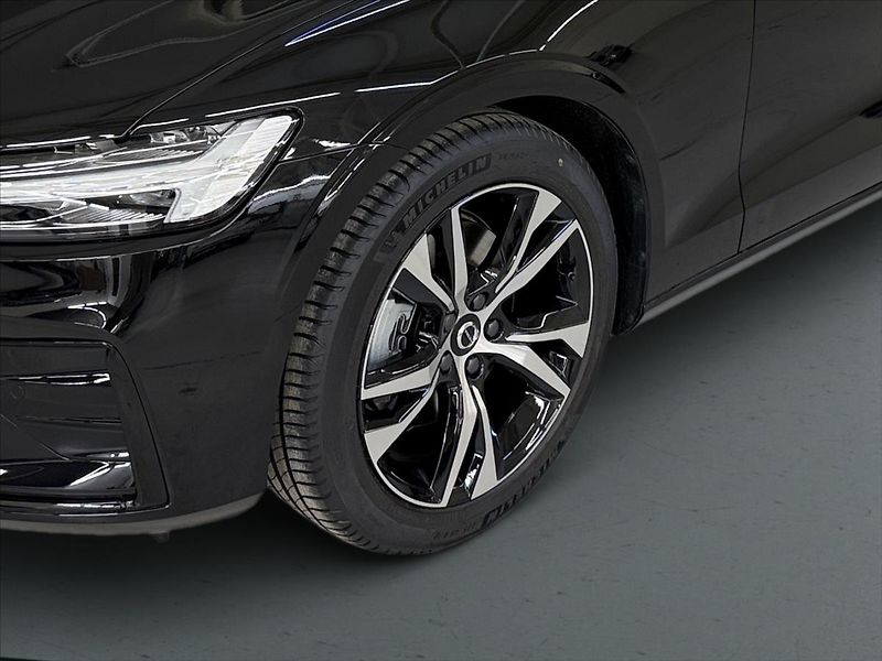 Volvo V60 (2026) 2,0 B4 Plus Dark  0282 - fotka 6 z 15