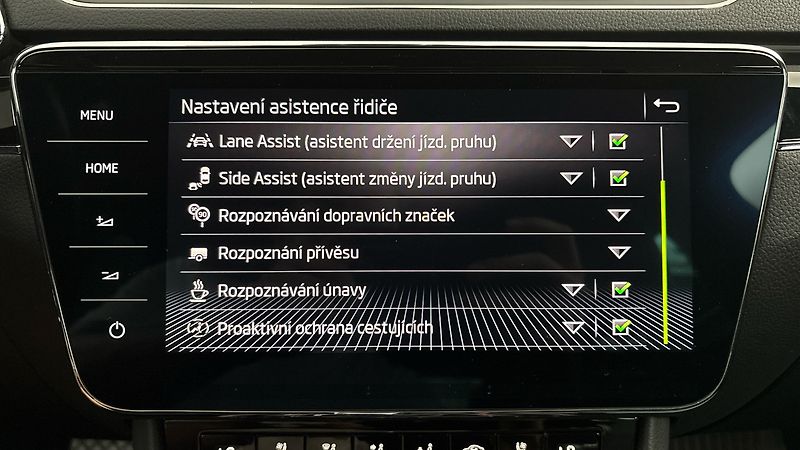 Škoda Superb 2.0 TDI DSG L&K Combi - fotka 31 z 36