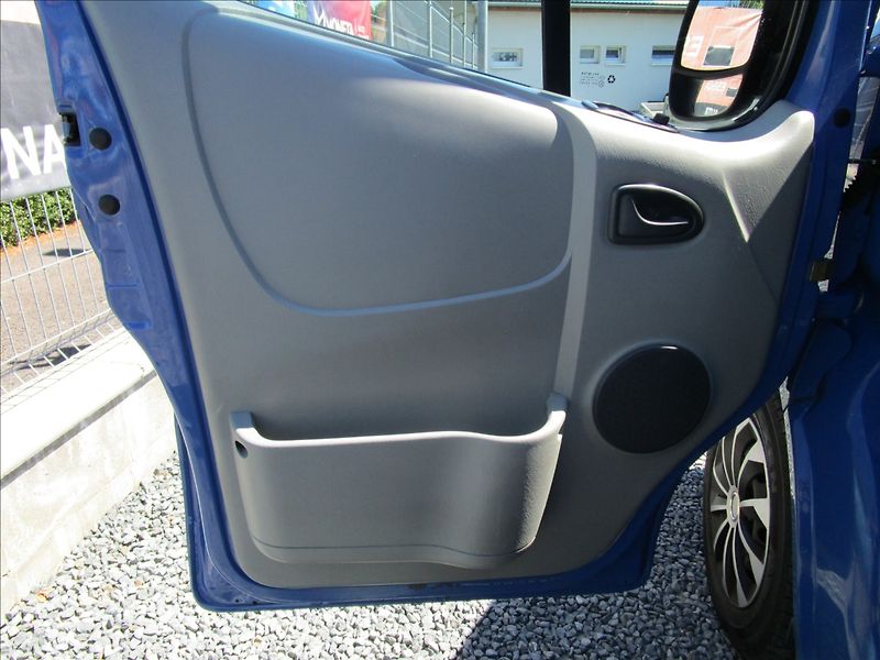 Renault Trafic 2.0dCi 115 L2H1, 6 míst - fotka 15 z 45
