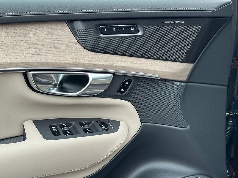 Volvo XC90 (2026) PLUS B5, VZDUCH, 360° - fotka 8 z 22
