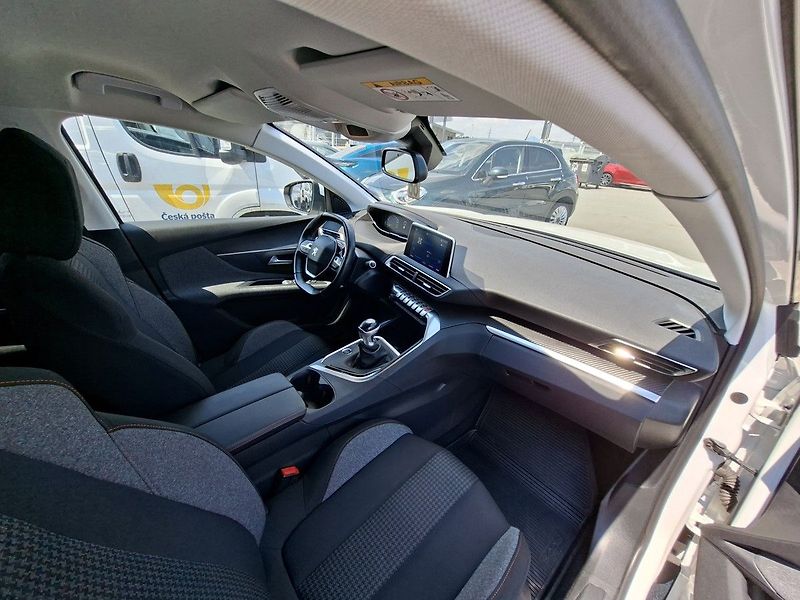 Peugeot 3008 ACTIVE 1,5 BHDI 130k M6 - fotka 14 z 24