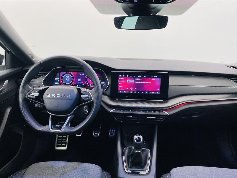 Škoda Octavia 1,5 TSI 110kW SportLine - fotka 9 z 26