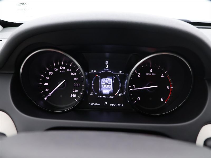 Land Rover Discovery Sport 2,0 TD4 HSE 132KW 4WD CZ SPORT - fotka 18 z 33