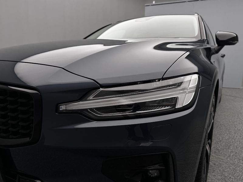 Volvo V60 B4 DARK PLUS AUT  - fotka 23 z 49