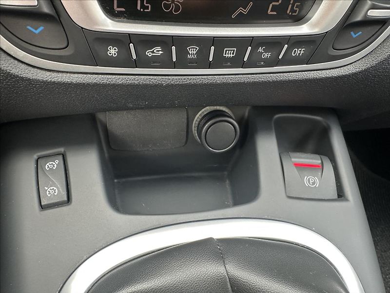 Renault Grand Scénic 1,6 dCI 7.MÍST - fotka 18 z 28