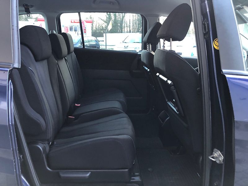 Mazda 5 (2011) 1.6 MZR-CD, 7míst - fotka 13 z 31