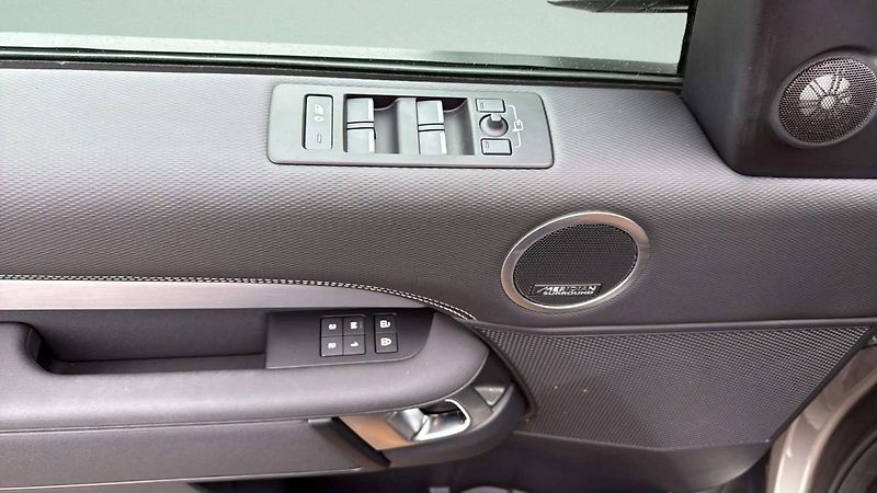 Land Rover Discovery R-Dynamic 3.0l MHEV AWD 8AT (2 - fotka 29 z 46