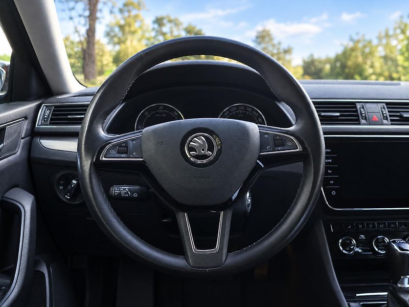 Škoda Superb 2,0 TDI DSG 110kW Style Navi - fotka 18 z 47
