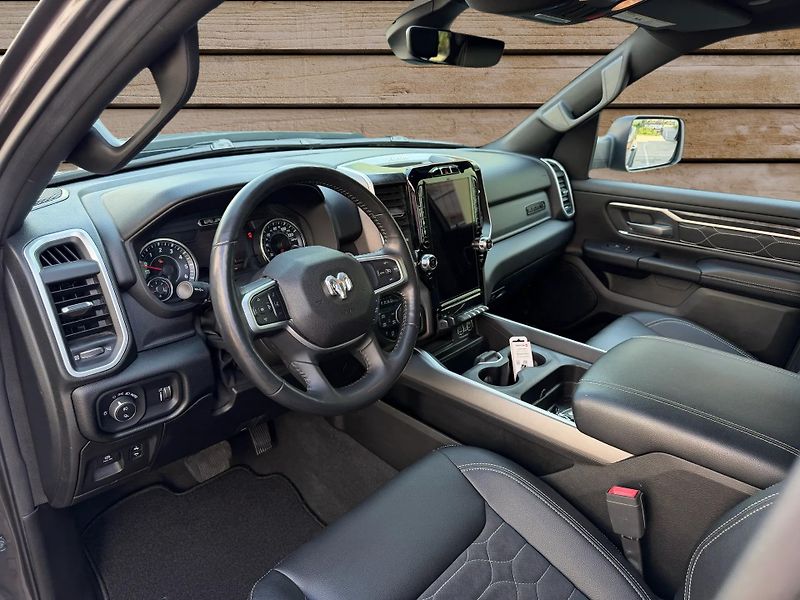 Dodge RAM (2020) +HEMI+OFFROAD PAKET+LOOK26+ - fotka 14 z 23