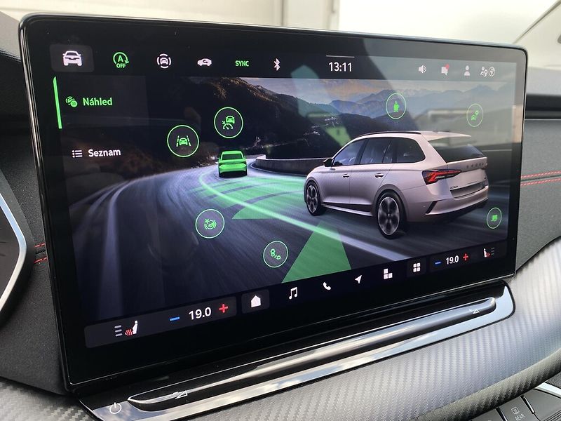 Škoda Octavia Combi 2,0 TSI 195 kW RS DSG - fotka 19 z 28