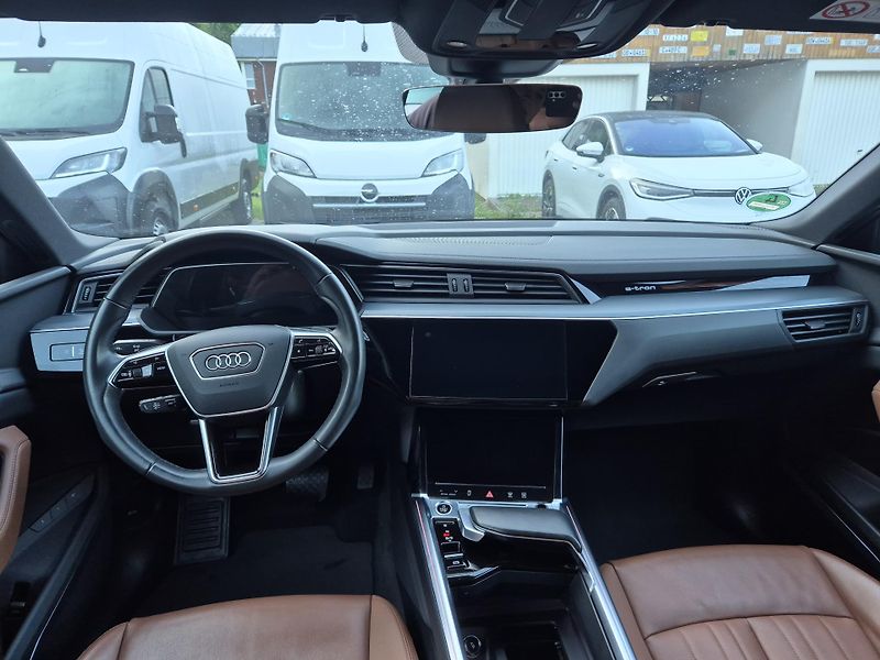Audi e-tron 55 QUATTRO 300kw S LINE SOH92% - fotka 10 z 44