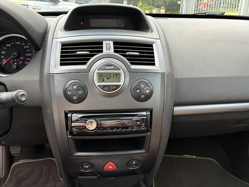 Renault Mégane 1.6i-16V,82kW,KABRIOLET - fotka 13 z 23