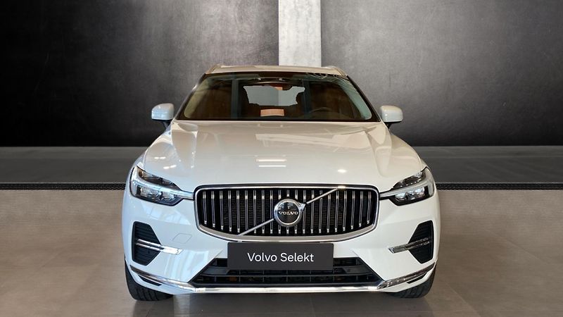 Volvo XC60 INSCRIPTION, B5 FWD, 184+10 kW - fotka 3 z 24