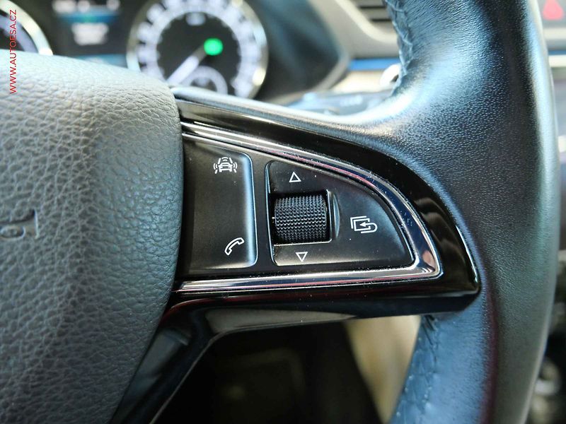 Škoda Superb (2017) 2.0TDi, ČR, DSG, bixen - fotka 19 z 24