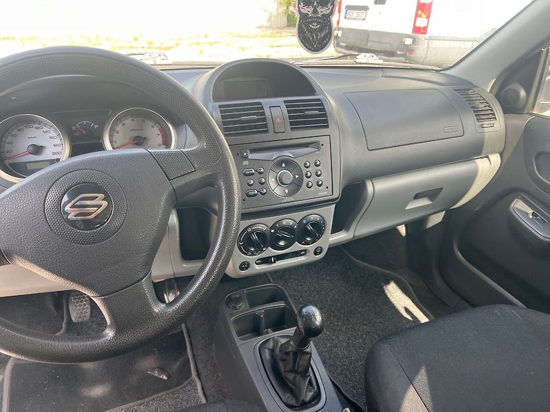 Suzuki Ignis 1.3 4x4 - fotka 14 z 14