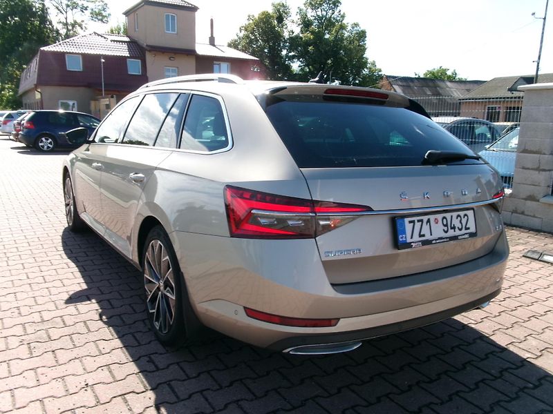 Škoda Superb (2022) 2,0TDI L&K 4x4 DSG ACC MATRIX - fotka 6 z 49