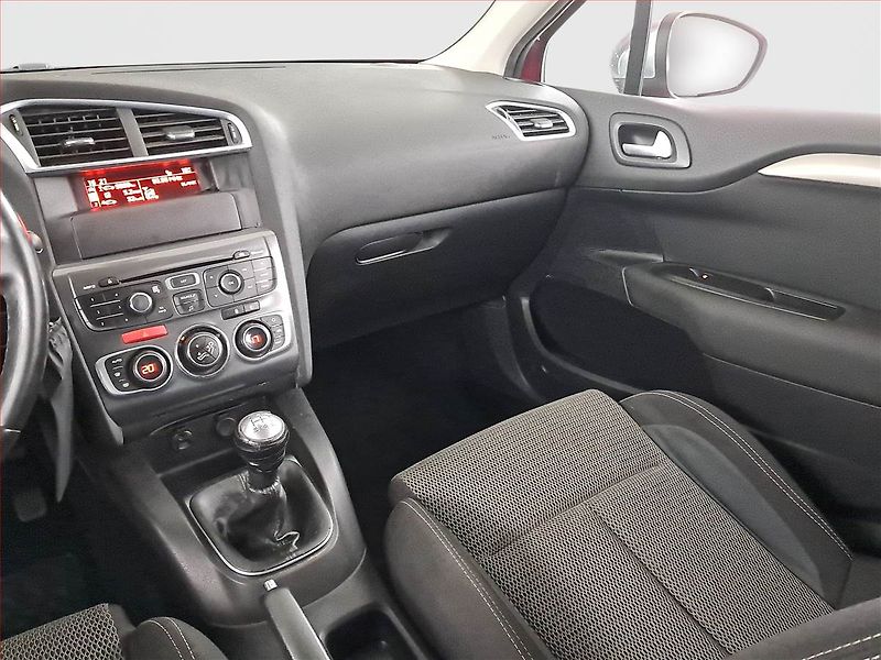 Citroën C4 (2014) 1.6 HDi, po STK, servisované - fotka 8 z 17