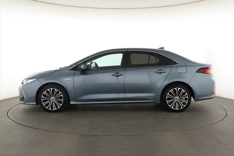 Toyota Corolla (2020) 1.8 Hybrid - fotka 3 z 15