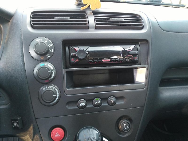 Honda Civic 1,6 VTEC + LPG - fotka 18 z 27