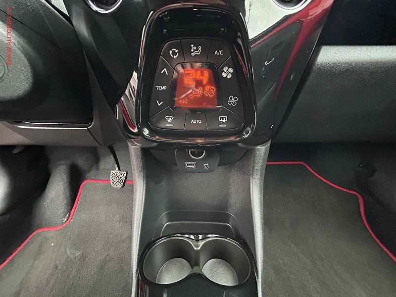 Toyota Aygo (2018) 1.0i, ČR, AT, klima - fotka 14 z 17