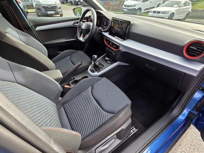Seat Arona (2025) 1.0 TSi 115 FR MAN6 - fotka 12 z 28