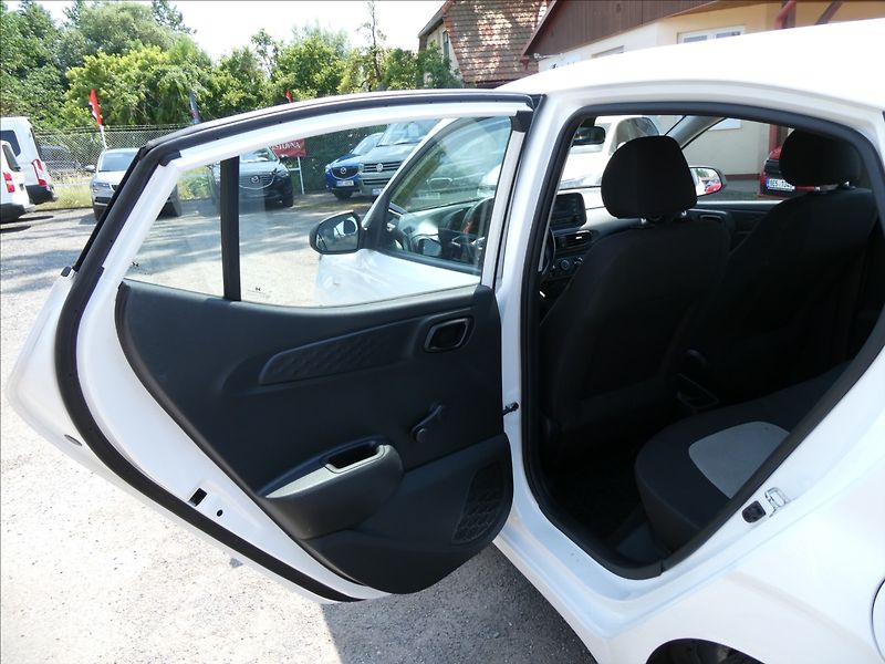 Hyundai i10 1,0 i 49kW 1.majitel, DPH, ČR - fotka 16 z 30