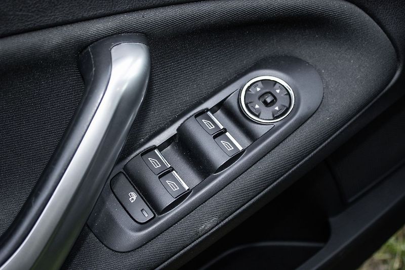 Ford Mondeo Automat,176kW/239k,servisované - fotka 21 z 33