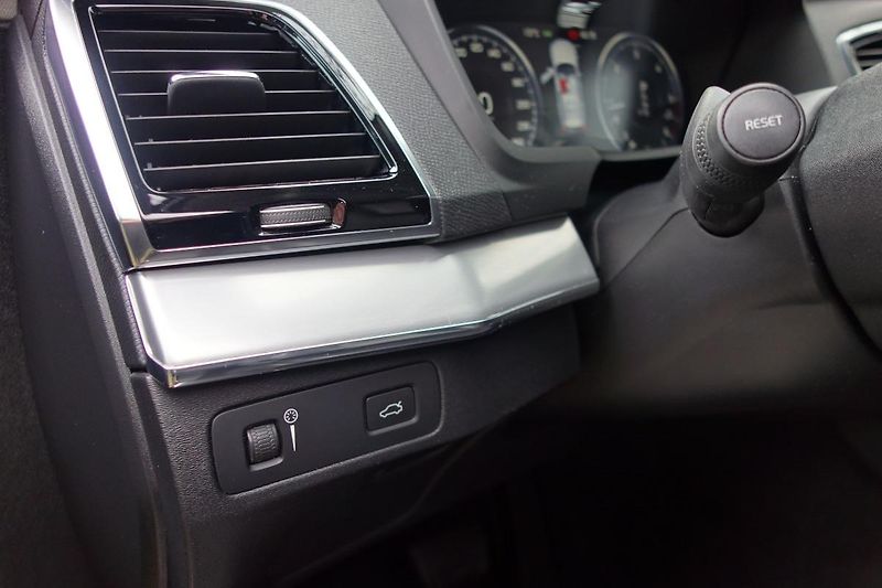 Volvo XC90 (2015) Momentum 2.0 D5 AWD 165 kW - fotka 23 z 34