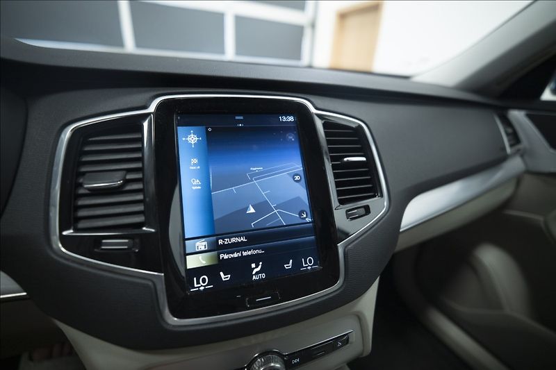 Volvo XC90 2,0 D5 AWD 1. MAJITEL ČR TAŽNÉ - fotka 32 z 44