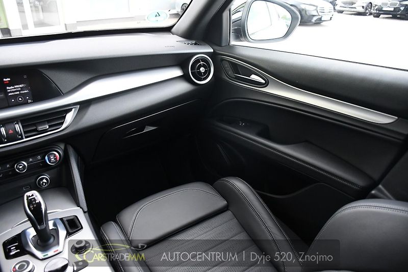 Alfa Romeo Stelvio 2.2 JTDm 154kW  Veloce - fotka 24 z 49