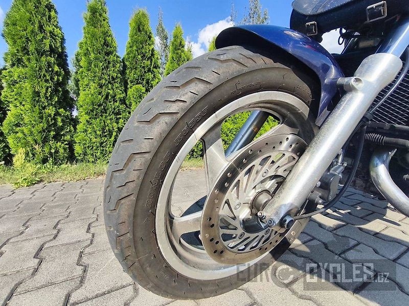 Honda VF 750 C Magna (1996) - fotka 9 z 11