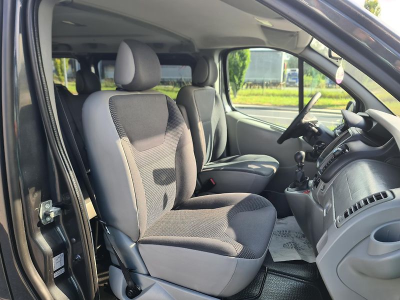 Opel Vivaro (2011) 2.0 CDTi 84-KW 8-MÍST OLOMOUC - fotka 29 z 75