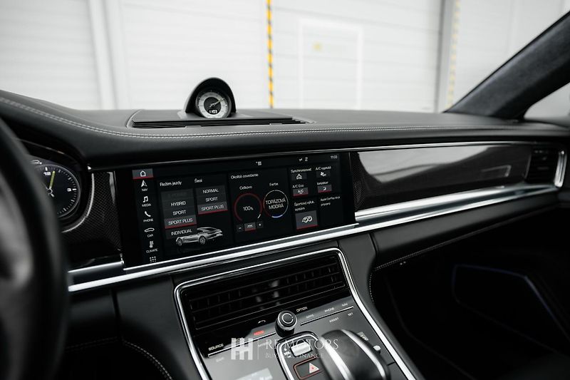 Porsche Panamera (2020) Turbo S E-Hybrid - fotka 32 z 55