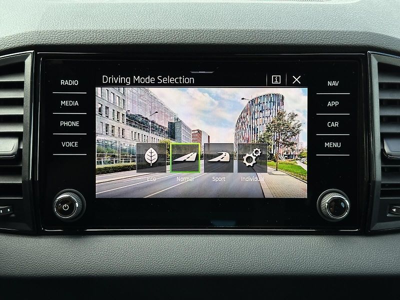Škoda Karoq 1.5TSi DSG 150PS Sportline Mat - fotka 33 z 46