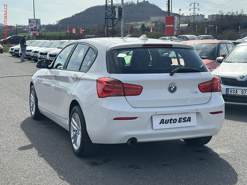 BMW Řada 1 (2015) 1.5i 116i, Klima - fotka 4 z 21