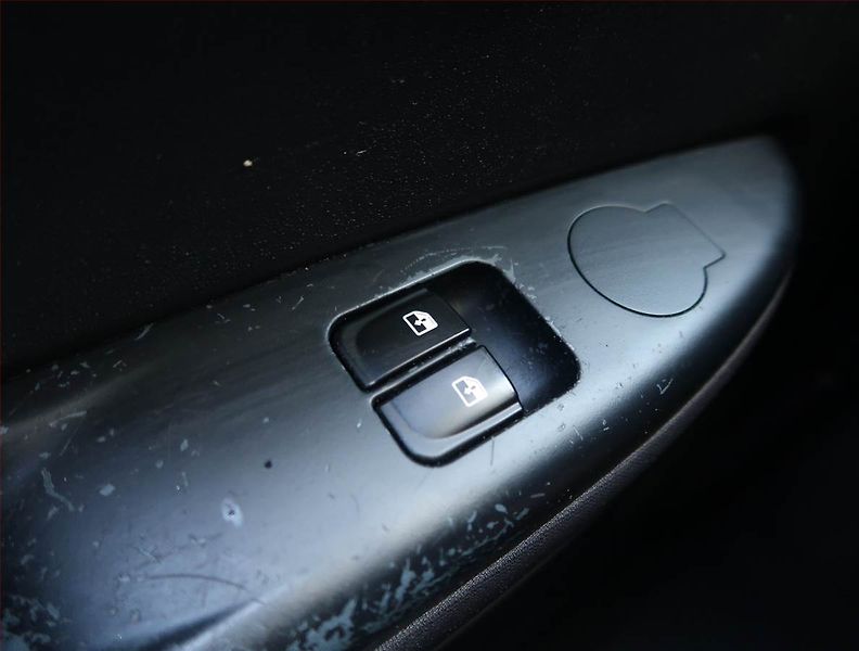 Hyundai i20 (2011) 1.2, po STK, oblíbený vůz - fotka 16 z 16