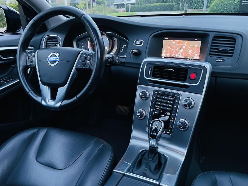 Volvo V60 2.4D4 5V AUTOMAT KAMERA TAŽNÉ - fotka 24 z 46