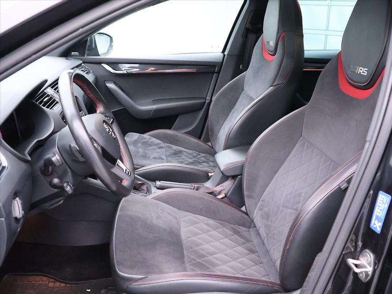 Škoda Octavia 2,0 TDI RS 4x4 DSG Virtual LED - fotka 11 z 43