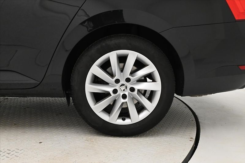 Škoda Superb 2,0 TDI 147 kW DSG STYLE Záruk - fotka 33 z 33