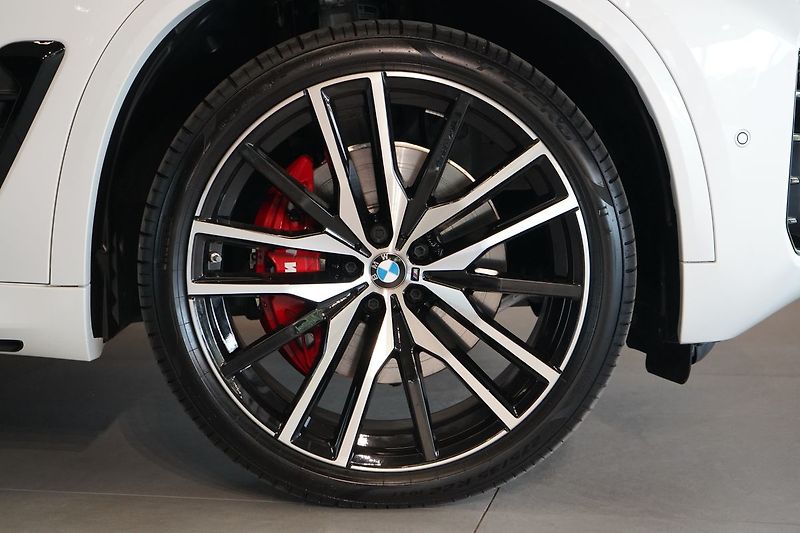 BMW X5 40d xDrive, Vzduch, Tažné, HUD - fotka 7 z 47