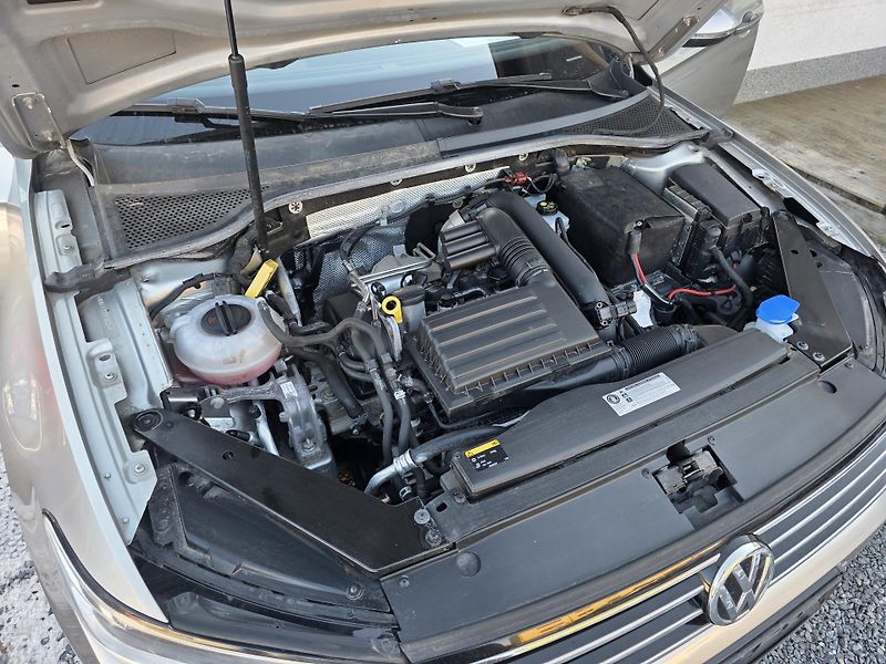 Volkswagen Passat 1.4 TSI Kombi 87tkm - fotka 15 z 28