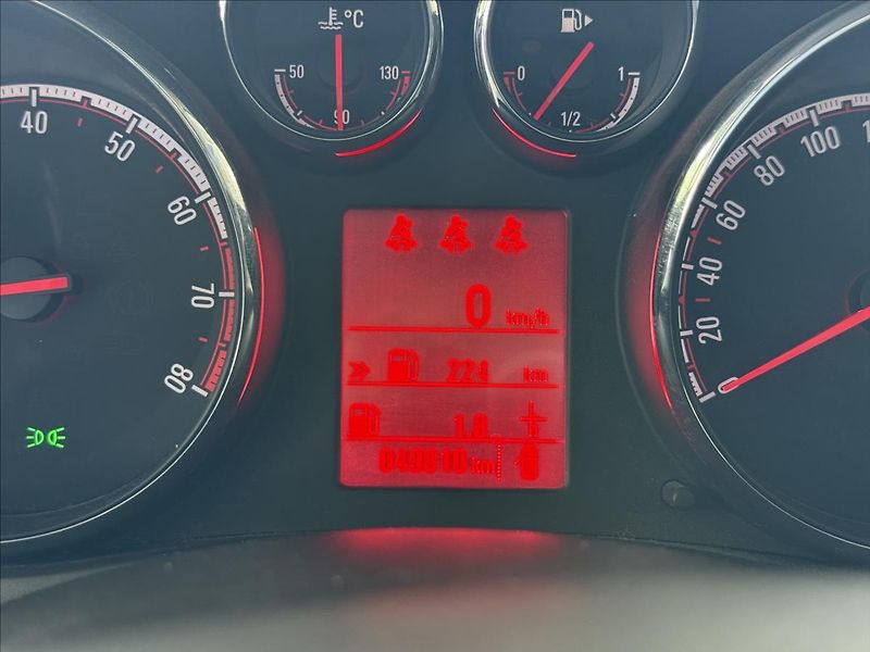 Opel Meriva 1,4   74kW,2.MAJITEL - fotka 13 z 28
