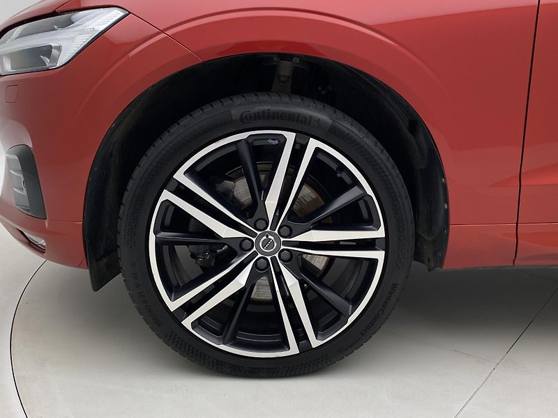 Volvo XC60 B5 AWD R-DESIGN AUT CZ - fotka 37 z 55