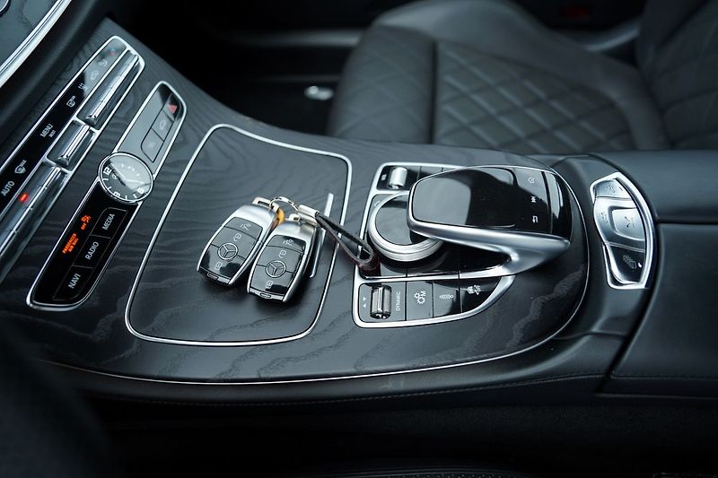 Mercedes-Benz Třídy E E 53 AMG 4Matic+/440PS - fotka 50 z 50