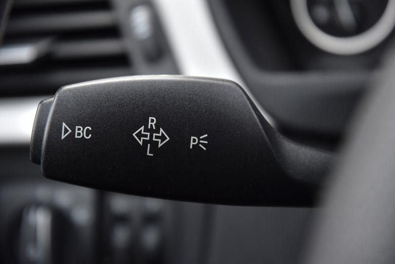 BMW Řada 3 318d (2.0) 6st, NAVI, ALU, PDC - fotka 12 z 51