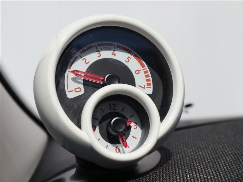 Smart Forfour 1,0 i Prime, kamera, navi, 2 s - fotka 17 z 31