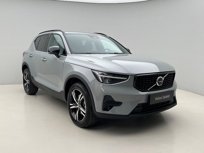 Volvo XC40 B3 DARK PLUS AUT CZ 1. maj. - fotka 8 z 45